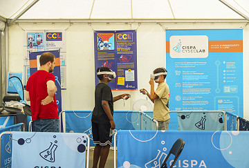 2025: VR-Technologie und Cybersicherheit bei der Mitmachstation vom CISPA Cysec Lab